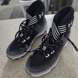 Under Armour Cleats, Size 4Y, Brand New